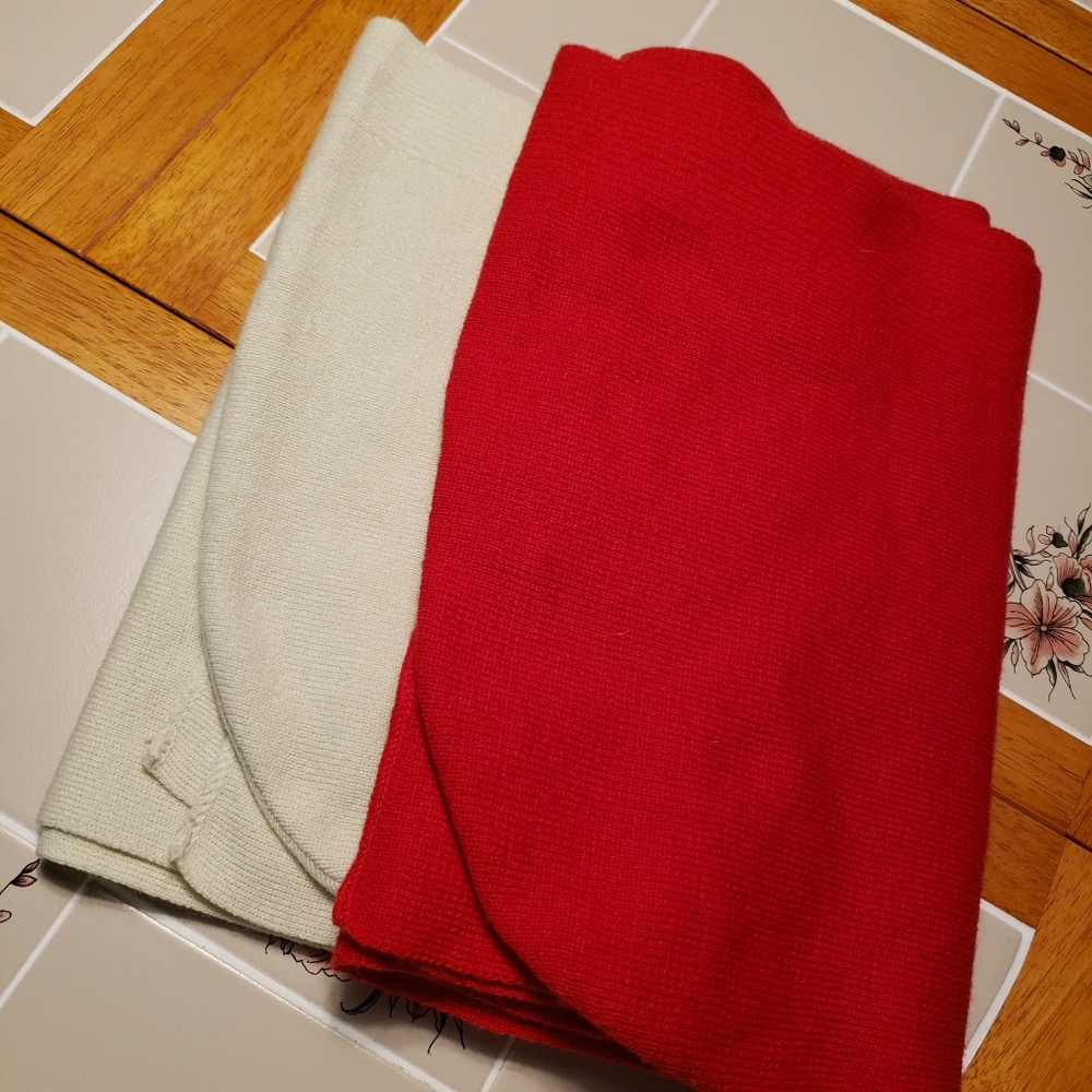 2  Ladies Totes  Scarf hat